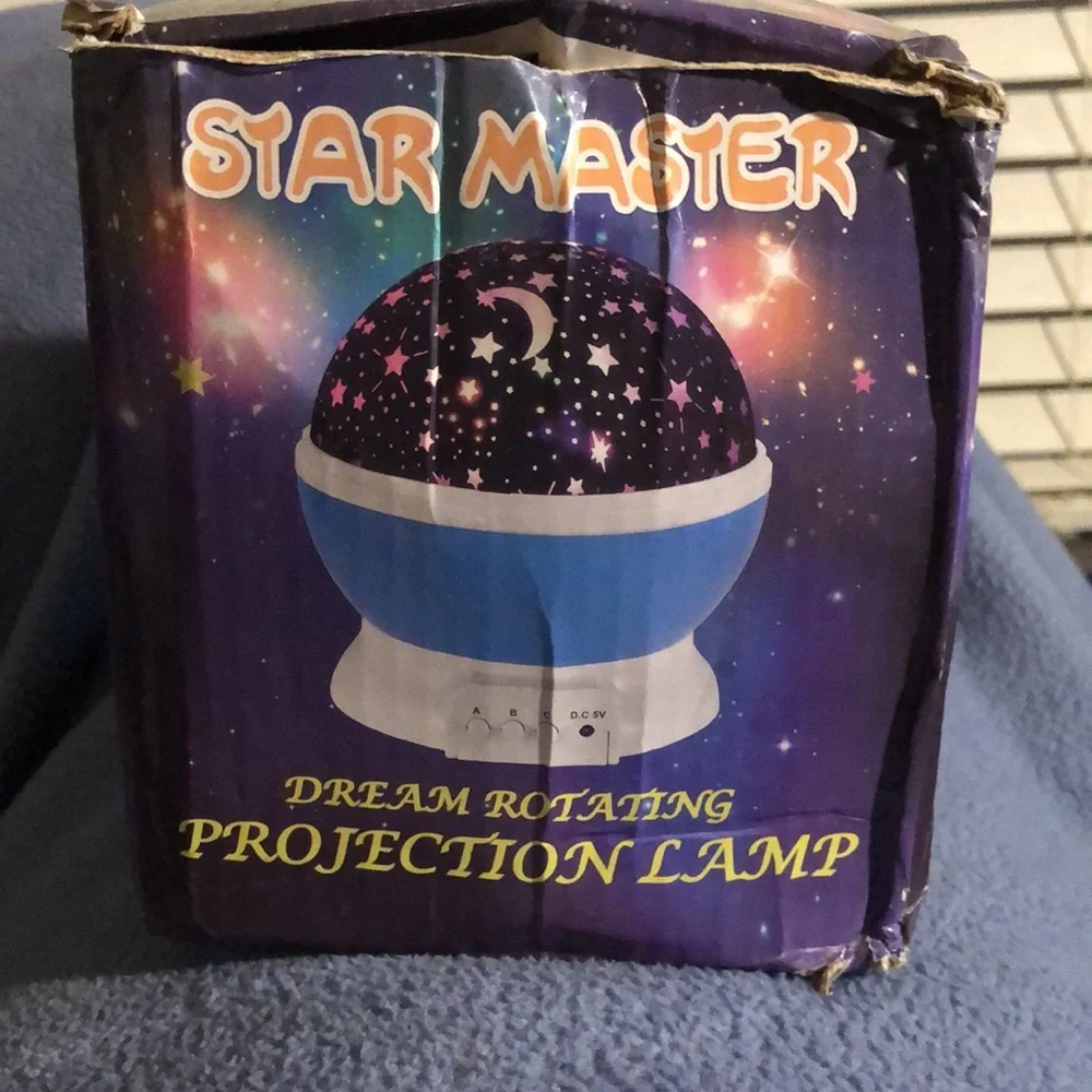 Rotating projecting lamp